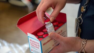 Alerta COFEPRIS por venta ilegal de vacuna de Moderna
