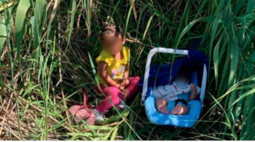 Abandonan a orillas del río Grande a niña y bebé migrantes